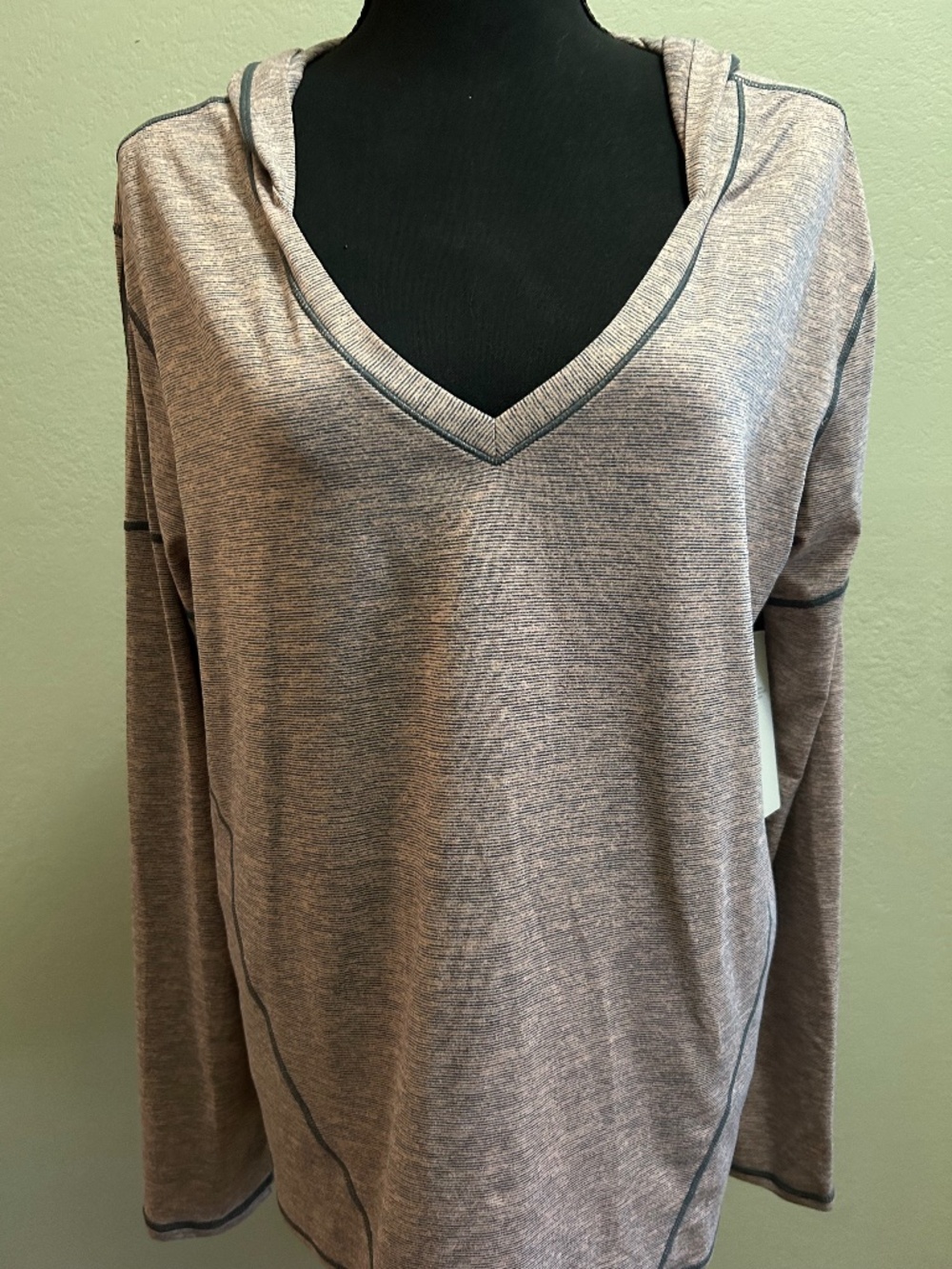 NEW WITH TAGS - WOMEN'S ZELLA LONG SLEEVE V-NECK HOODIE, COLOR GRAY/PINK, SZ XL